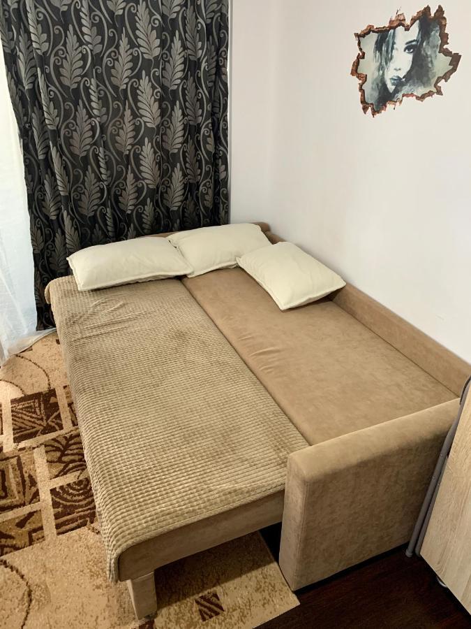 At Home Яш Екстериор снимка